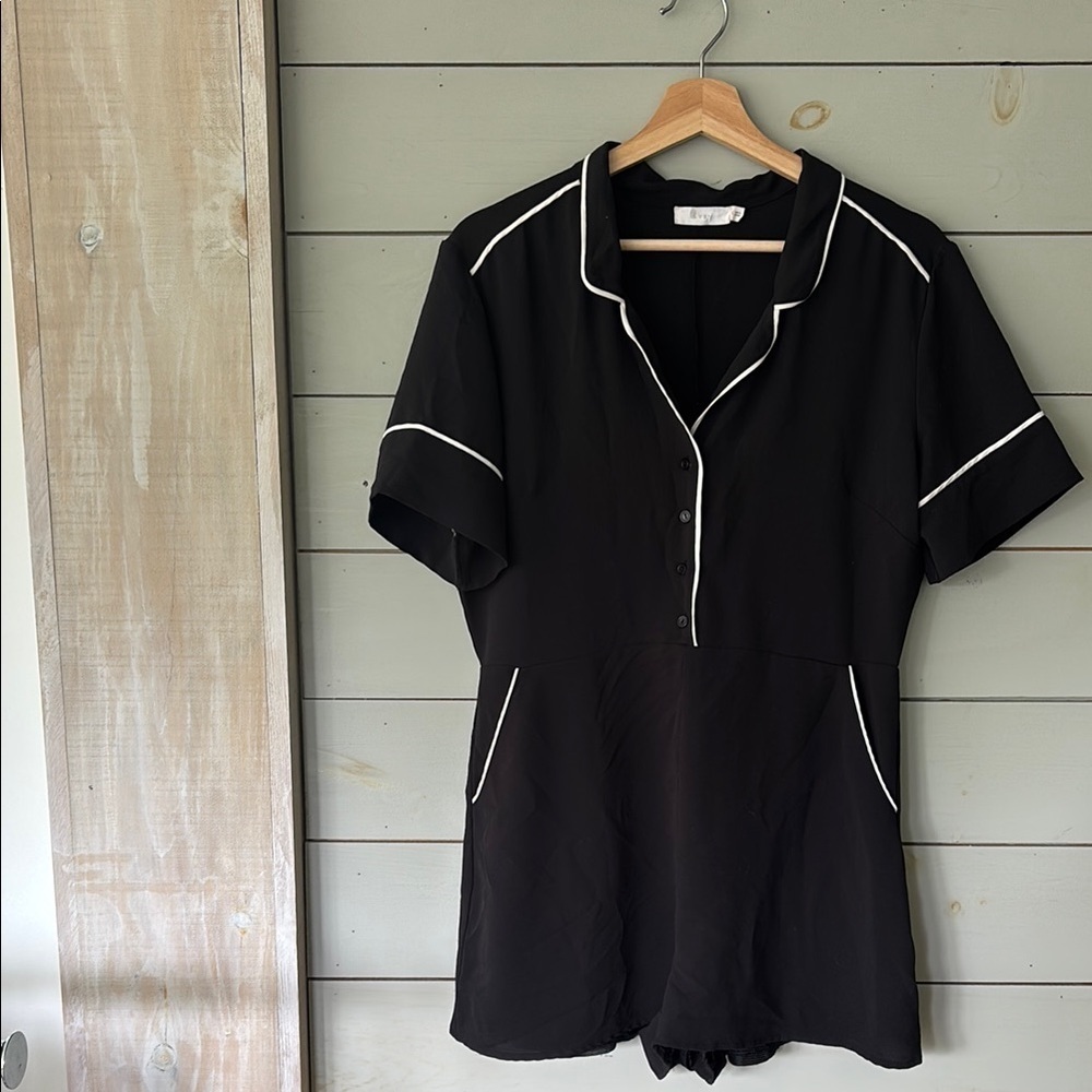 Lush Button-Front Romper – Size Large (Black, Perfect Condition)